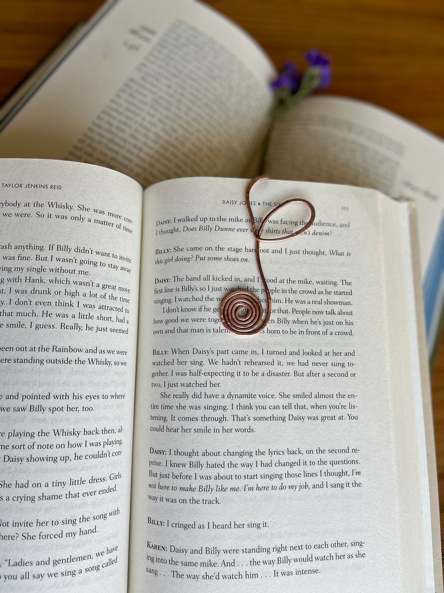 Copper Wire Heart Handmade Bookmark: Book Lover Gift Reading Stationary Romance Books