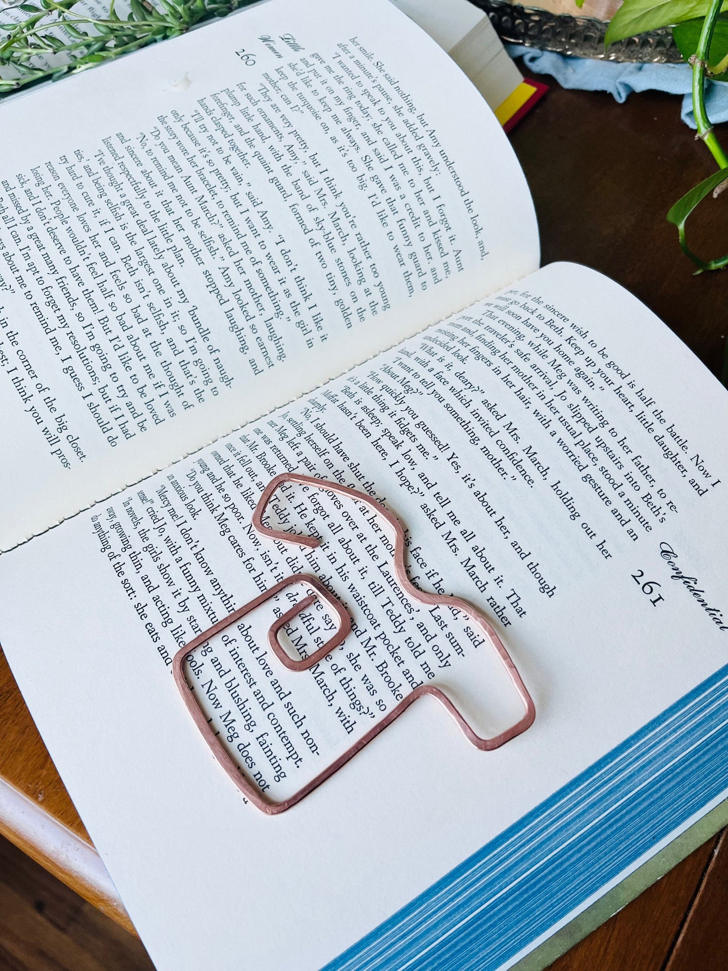 T-Shirt with Pocket Bookmark | Handmade Salvaged Copper Wire Line Art | Reading Accessories | Notebook Stationary | Bookworm Jewelry Gift