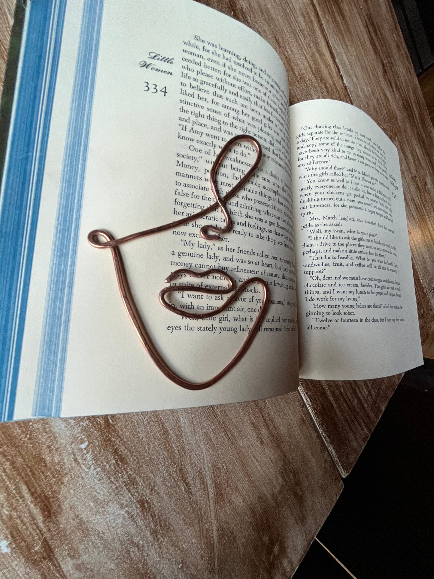 Copper Wire Handmade Bookmark: Abstract Line Art Book Accessory Reading Stationary